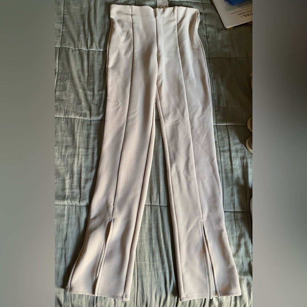 H&M khaki pants. Brand new with tags, never been worn - Picture 2 of 6